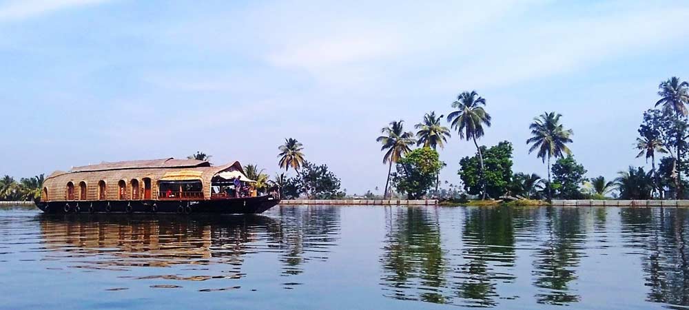 Exotic-family-holiday-in-kerala